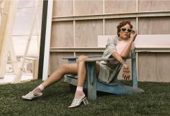 Una Rihanna supersexy lancia la sua collezione di calze
