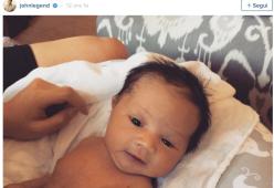 John Legend, la prima foto di sua figlia è online
