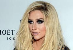 Kesha: "Dispiaciuta per non potermi esibire ai Billboard"
