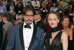 Vanessa Paradis difende l'ex marito: "Johnny non è mai stato fisicamente violento con me".