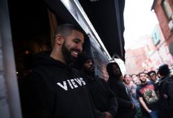 Drake cancella gli incontri con i fan
