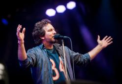 Pearl Jam: 70mila euro all'uomo che salvò la vita a Eddie Vedder 
