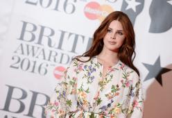 Lana Del Rey balla sulle note di "Stargirl Interlude" di The Weeknd 
