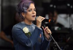 Lily Allen sviene dopo alcol e fumo ma precisa: "Sto bene, non credete a quello che scrivono"
