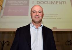 Gianluigi Nuzzi a 105 Mi Casa, lunedì 11 alle 18.00 