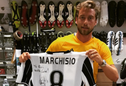Rihanna, maglia e dedica da parte di Marchisio