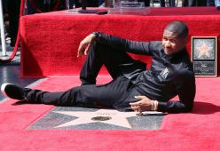 Usher arriva sulla Walk of Fame: "Merito dei miei fan"
