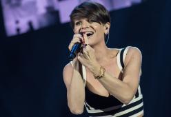Alessandra Amoroso: proposta di matrimonio tra fan al concerto
