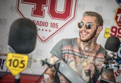 Emis Killa chiarisce il suo pensiero: "Odio gli stalker"

