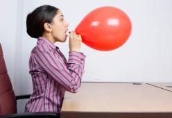 Capita a tutti: ecco come fermare (davvero) il singhiozzo!