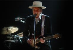 Bob Dylan: sul suo sito sparisce il riferimento al Nobel

