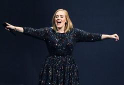 Adele: sorpresa speciale dal fidanzato Simon Konecki
