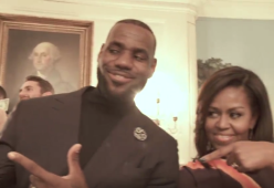 Mannequin Challenge: è la volta di Michelle Obama, insieme ad una star d'eccezione