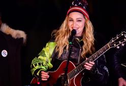 Madonna, a Roma lancia la ginnastica.. bondage!

