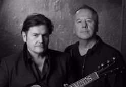 Jim Kerr dei Simple Minds LIVE a 105 Mi Casa, giovedì 17 alle 18.00