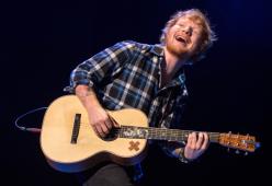 Ed Sheeran dedica una serenata alla piccola fan ammalata
