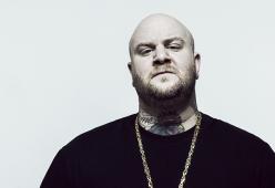Il gioco di 105 Take Away Sarababbi con Jake La Furia