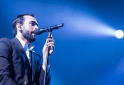 Marco Mengoni trionfa a Milano: al Forum è una girandola di musica, emozioni ed effetti speciali!
