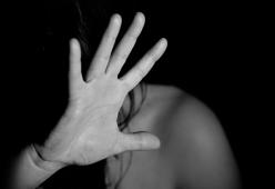 Violenza sulle donne: nel 2020 è stata uccisa una donna ogni 3 giorni