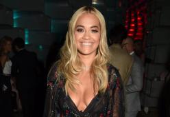 Rita Ora offre consolazione a Lewis Hamilton
