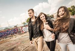 Censis: i giovani italiani sono più poveri, guardano molta Tv e fanno meno figli.
