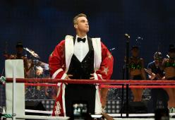 Robbie Williams: video risposta alle critiche per le mani disinfettate!

