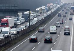 Contromano in autostrada per 11 chilometri, 72enne illesa