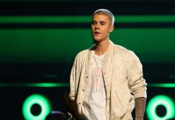 Justin Bieber, sull'aereo privato con una donna misteriosa
