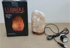Migliaia di lampade di sale rosa dell'Himalaya ritirate dal commercio per un difetto pericoloso