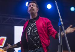 Eagles of Death Metal: ordine restrittivo per il leader, minacciava un (ex) amico di morte 