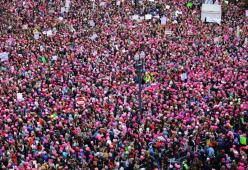 Marcia delle donne contro Trump: in piazza 3.3 milioni di persone. È la più grande protesta della storia statunitense.