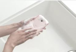 Ecco Rafre, lo smartphone lavabile con il sapone