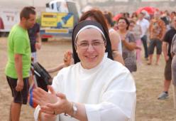 Suora in tv: “la Madonna non era Vergine, è normale fare sesso”