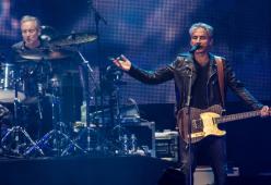 Ligabue: saltano tutti i concerti a Roma per un problema alle corde vocali