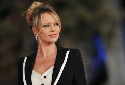 Anna Falchi rivela: “A 10 anni ho visto gli Ufo per due volte”