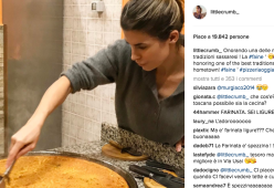 Elisabetta Canalis ai fornelli: sui social si scatena la guerra sulla provenienza della “fainè”