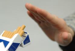 Mille euro in busta paga per smettere di fumare, ecco la proposta