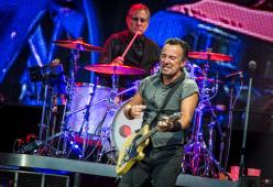 Salta la scuola e finisce sul palco di Springsteen