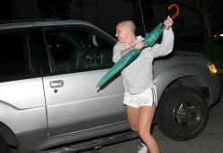 Britney Spears: all’asta l’ombrello con cui colpì un paparazzo