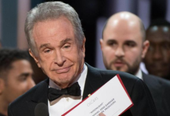 Oscar 2017 con gaffe: il miglior film è La La Land. No, anzi è Moonlight!