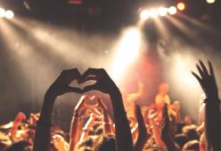 Barcellona, proposta shock di una discoteca: 100 euro alle ragazze che entrano senza slip