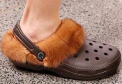 Crocs, arriva in passerella la ciabatta con la pelliccia