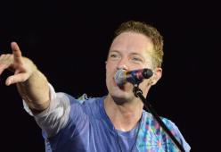 Chris Martin compie 40 anni. E festeggia con il nuovo singolo “Hypnotised”