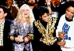 Oggi, nel 1985, usciva in tutto il mondo “We Are The World”