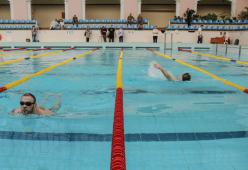 È ufficiale: in piscina tutti fanno pipì