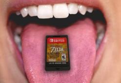 Leccare le cartucce dei videogiochi: ecco il nuovo folle trend dei giovanissimi