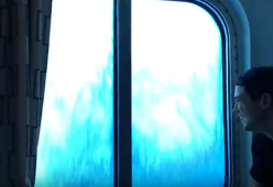 Tempesta in mare: l'incredibile video ripreso dall'interno di una nave da crociera