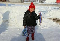 Siberia: a 4 anni cammina per otto chilometri nel bosco infestato dai lupi per salvare la nonna