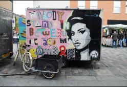 Amy Winehouse: a Londra inaugura la mostra “Ritratto di famiglia”