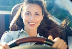 “Donna al volante, pericolo costante”? Forse non è più così

